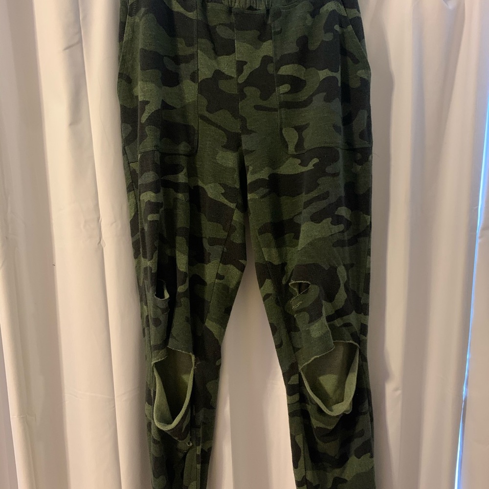 Camo distressed joggers